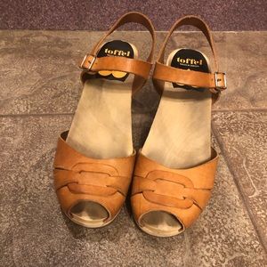 Peep toe Swedish Hasbeens sandal clogs